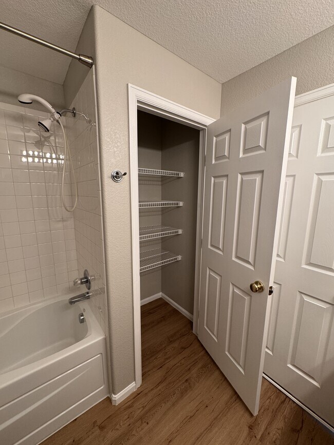 Building Photo - 1416 S Ensenada St