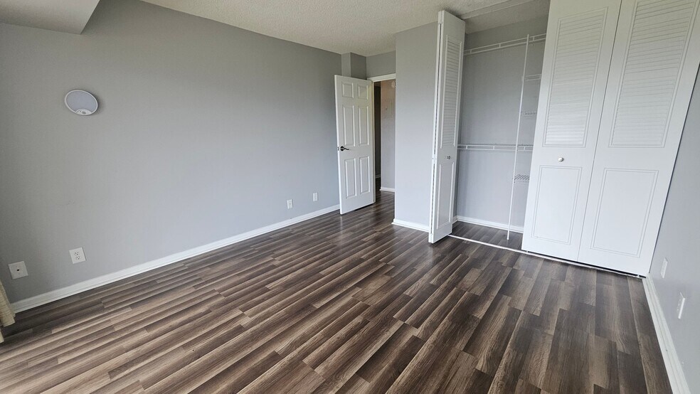 Building Photo - 411 Lakewood Cir