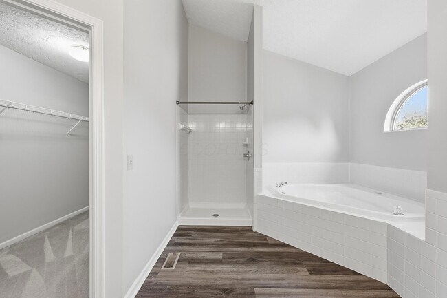 Building Photo - 6498 Ringsend Ct