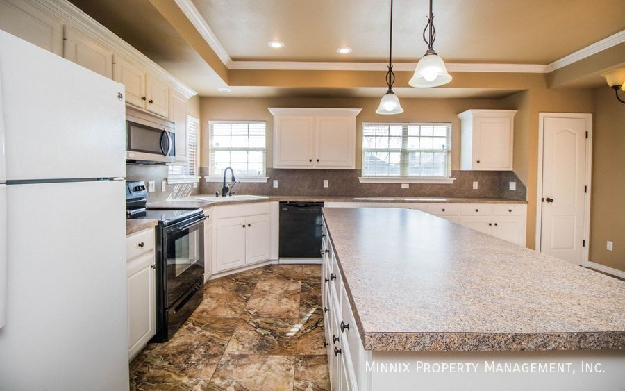 Building Photo - 5826 104th St