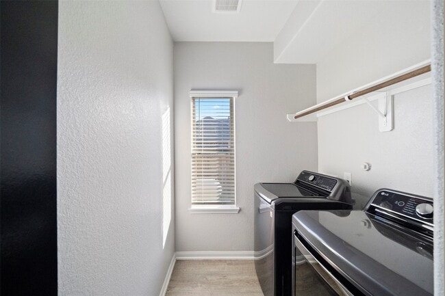 Building Photo - 6161 White Oak Leaf Lp