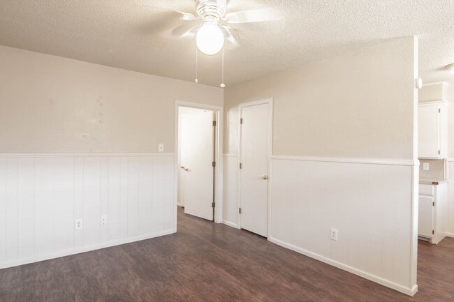 Building Photo - Remodeled units AVAILABLE NOW! Leasing fast!!!