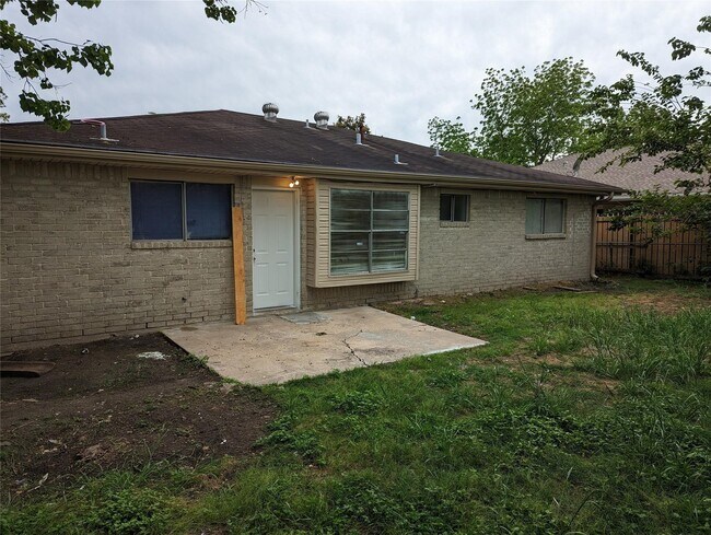 Building Photo - 5150 Prairie Ridge Rd