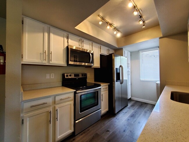 Building Photo - **MOVE IN SPECIAL***HALF OFF FIRST MONTHS RENT. UPSTAIRS 2 BEDROOM CONDO OVERLOOKING GREENBELT