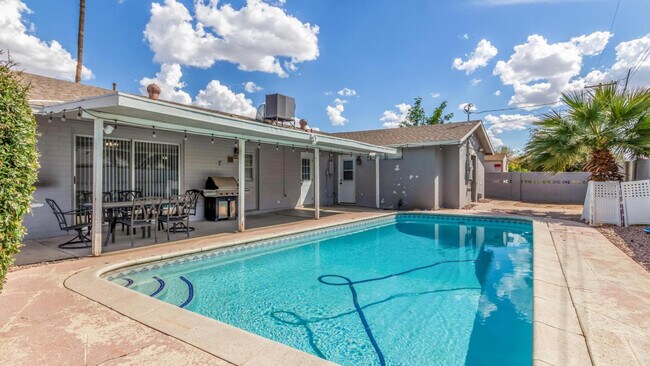 Building Photo - 3312 S Ventura Dr