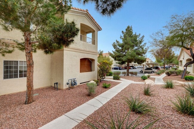 Building Photo - Freshly Renovated 2 Bedroom Condo