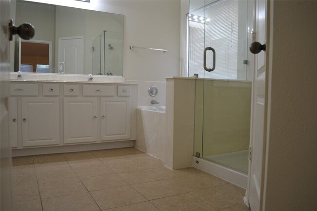 Building Photo - 1909 Highland Point Ct