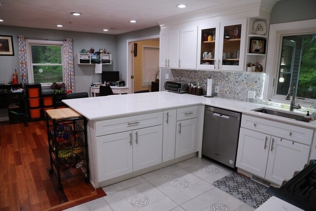 Building Photo - 45 Winterberry Way