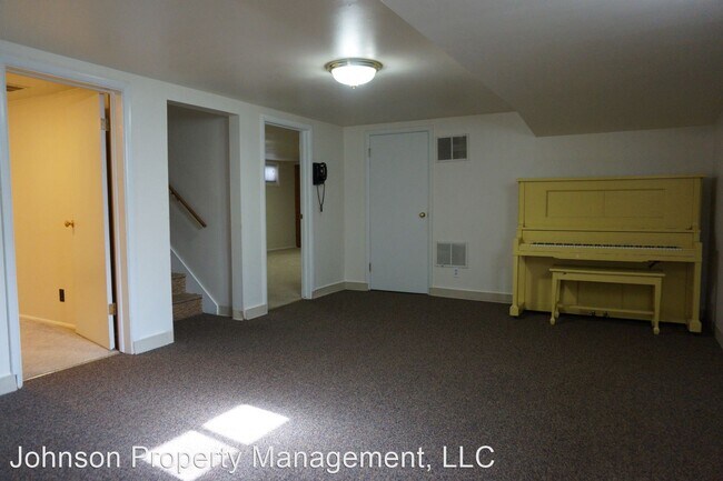 Building Photo - 3 br, 2 bath House - 2427 W. Rockwell Ave.