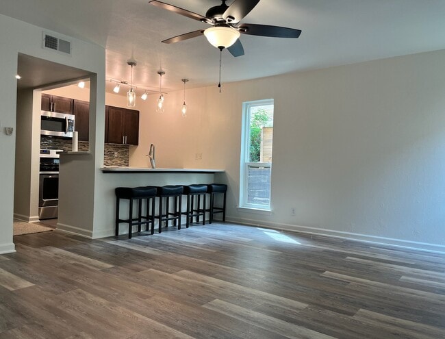 Building Photo - 3431 N Hills Dr