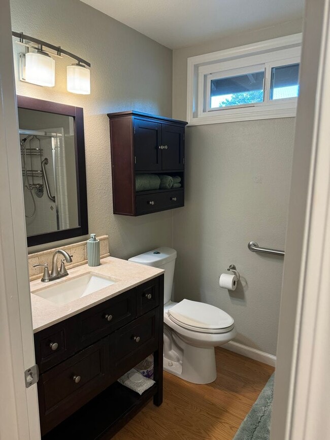 Building Photo - Short Term Furnished Beautiful SIngle Story Home