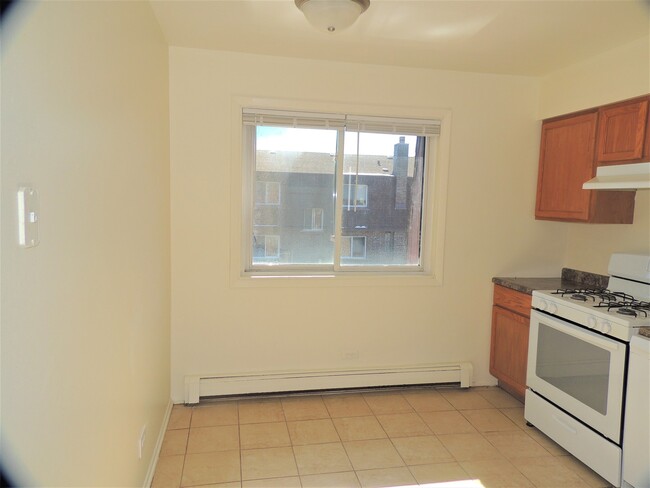 Building Photo - 10479 Dearlove Rd