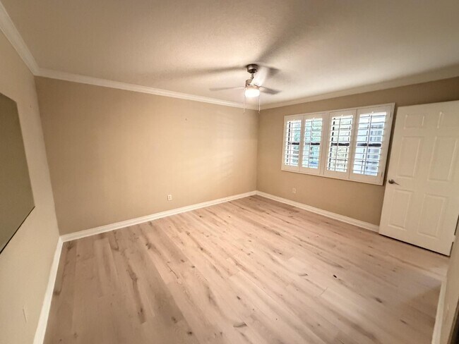 Building Photo - 39196 Sweetwater Dr