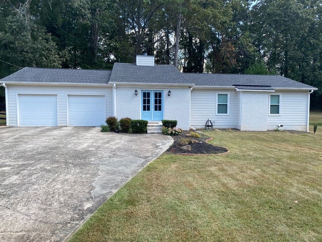 Building Photo - 1565 Pinebreeze Dr