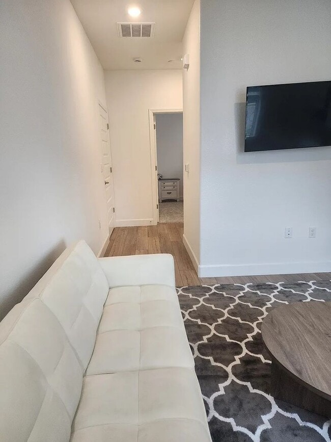 Building Photo - 1BR w/ Utilities Package & Wi-Fi in Stockton