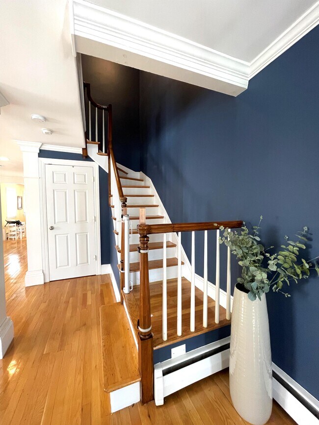 Building Photo - 36 Burroughs St