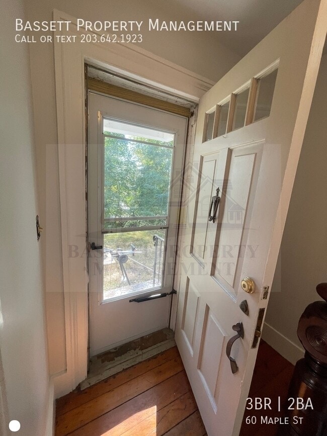 Building Photo - 60 Maple St