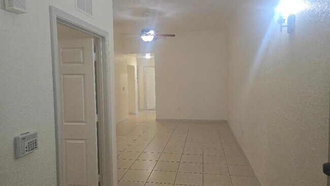 Building Photo - 2851 Riverside Dr