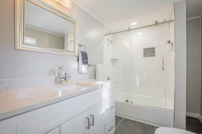 Building Photo - 840 Bobbin Mill Rd