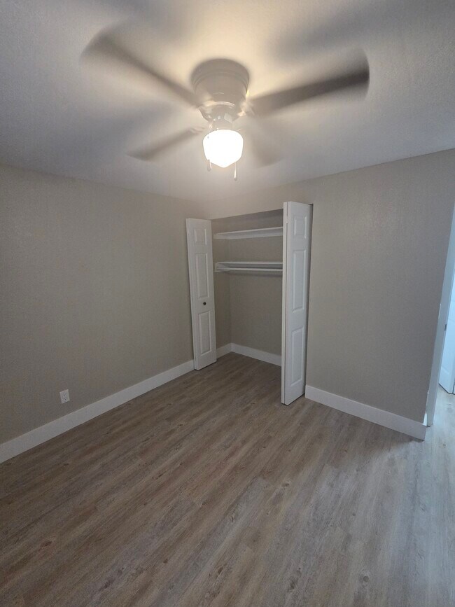 Building Photo - Holly Park Square Apartments