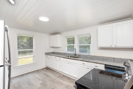 Building Photo - 105 S Elm St
