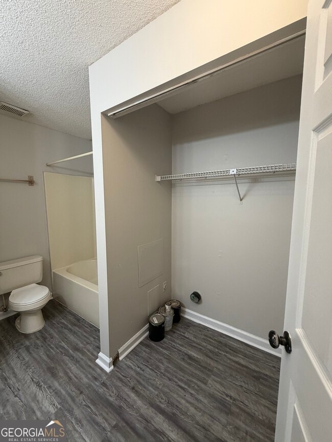 Building Photo - 411 Baltic Ct