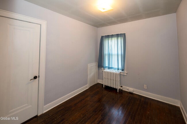 Building Photo - 33 Clinton St