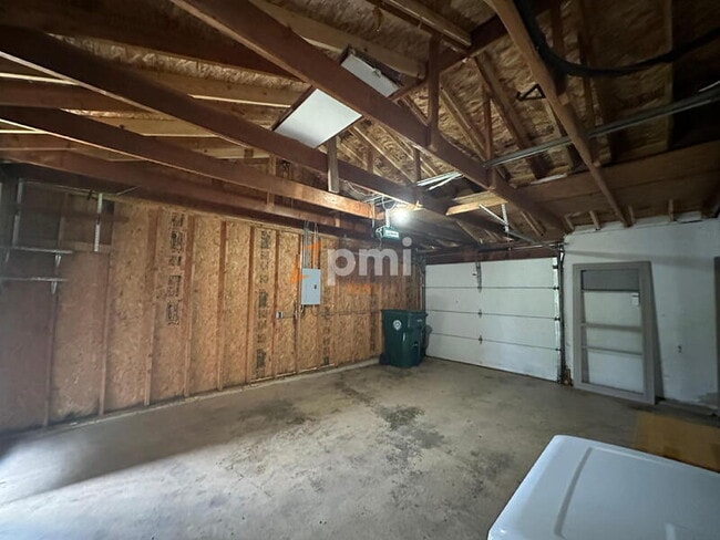 Building Photo - 7752 Beech Ave