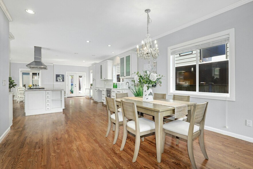 Building Photo - 2111 6th Ave W