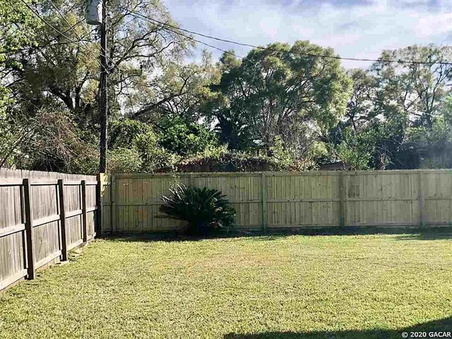 Building Photo - Modern Comfort Meets Classic Charm – Spacious Alachua Rental