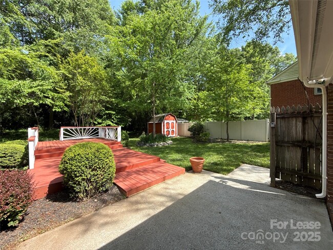 Building Photo - 9909 Elm Creek Ln