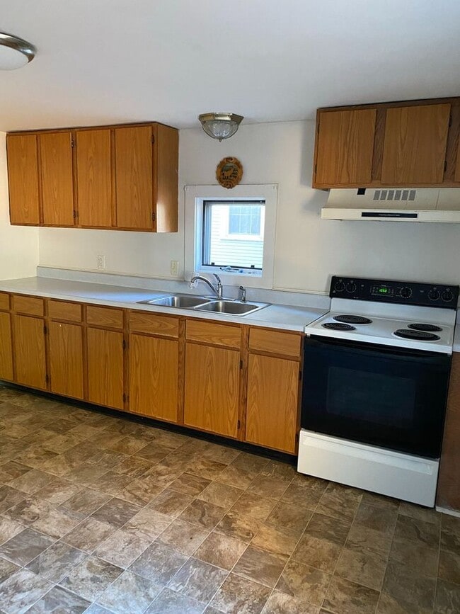 Building Photo - North Cat Duplex