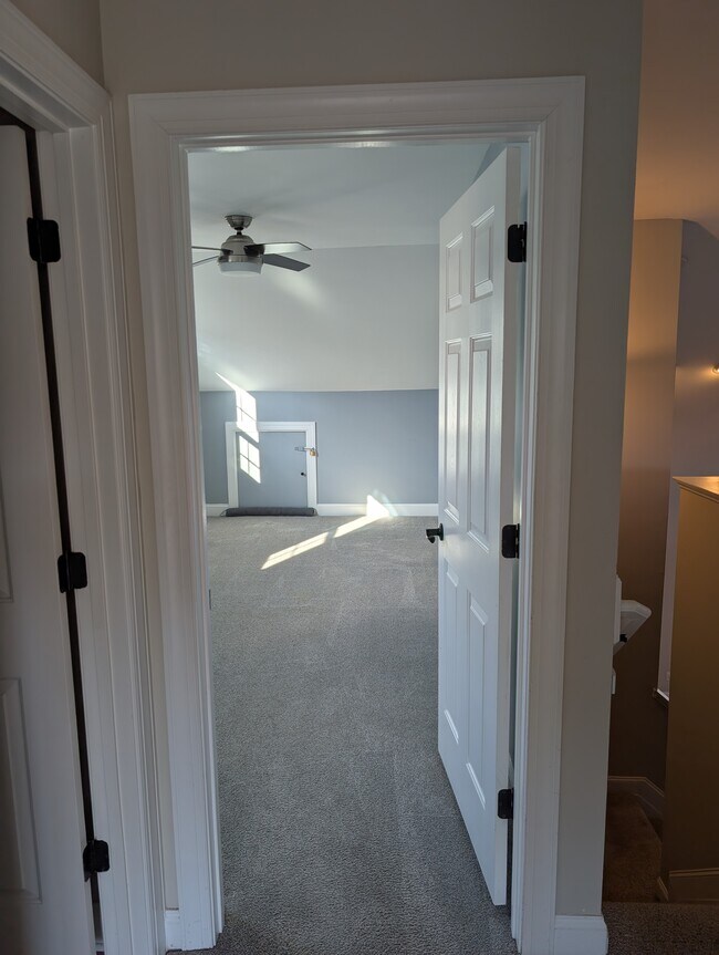 Building Photo - 6 Maxim Ct