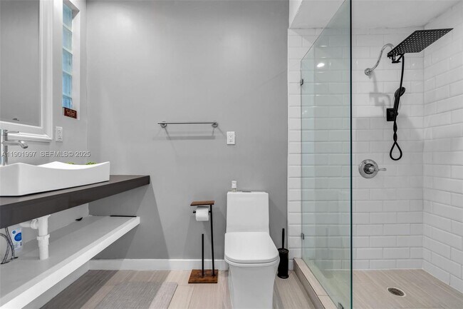 Building Photo - 13105 Ixora Ct