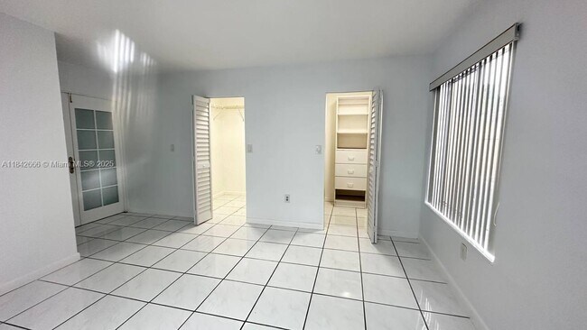 Building Photo - 233 NE 199th Terrace