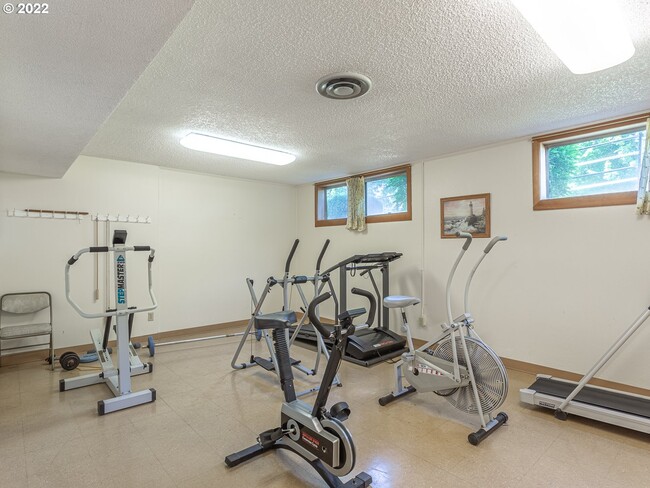 Community Fitness Center - 2115 SE 148th Pl