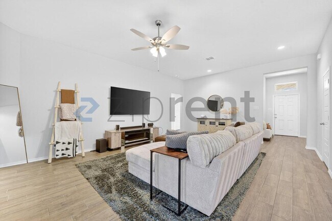 Building Photo - 2650 Streamside Dr