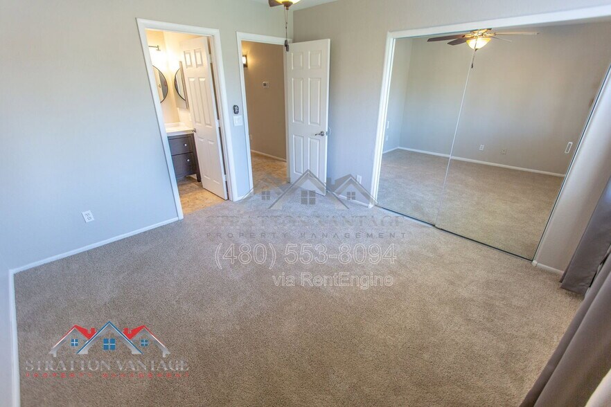Building Photo - 2105 E Donald Dr