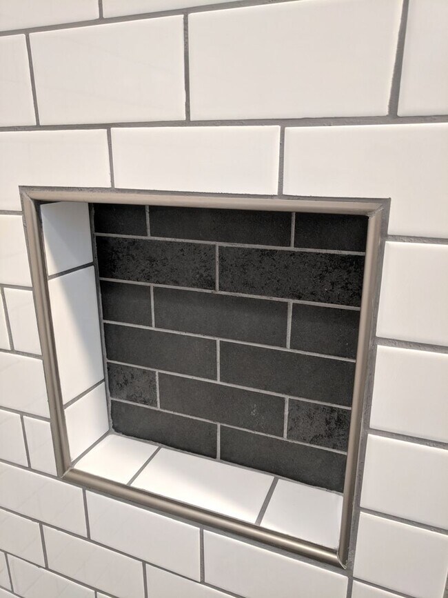 Building Photo - Gorgeous  1BR Condo Near UTK | Parking, On-site Laundry