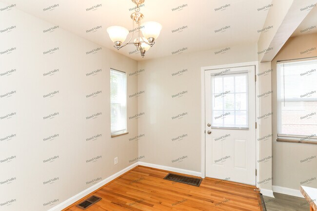 Building Photo - 640 Overlook Ave