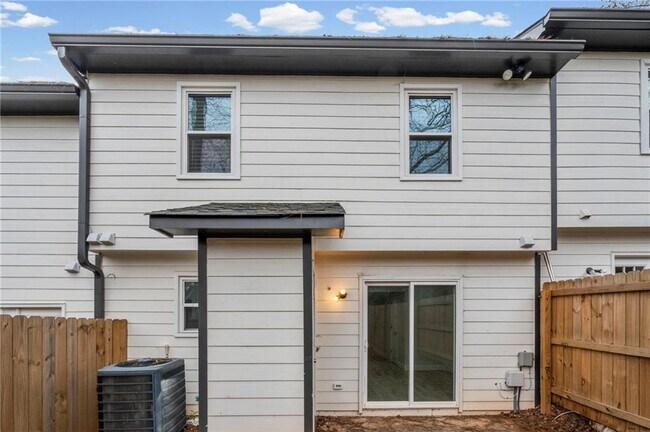 Building Photo - 1342 N Hampton Rd