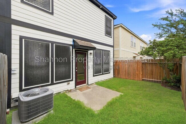 Building Photo - 16551 Pentonshire Ln