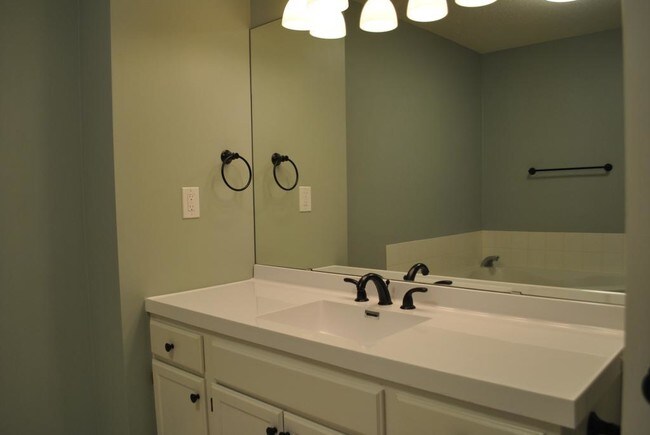 Building Photo - 9305 Turnberry Alcove