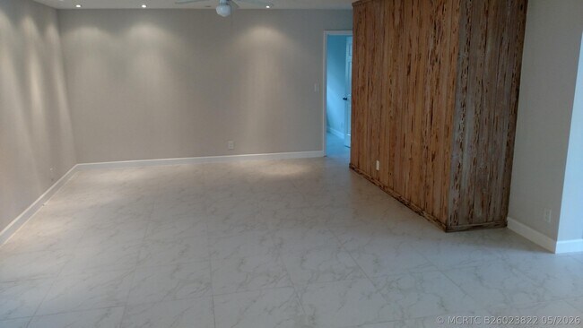 Building Photo - 451 W Conference Dr