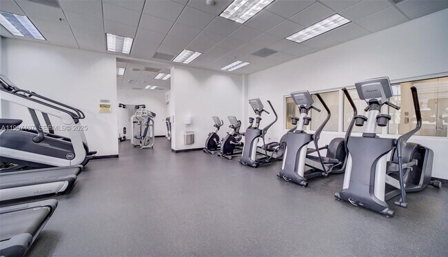 Building Photo - 1200 Brickell Bay Dr