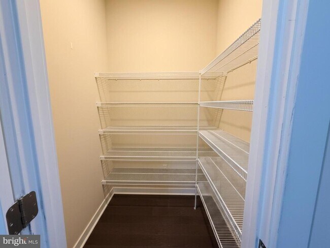 Building Photo - 16 Lochiel Ln