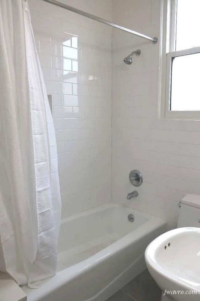 Building Photo - 598 12th Ave