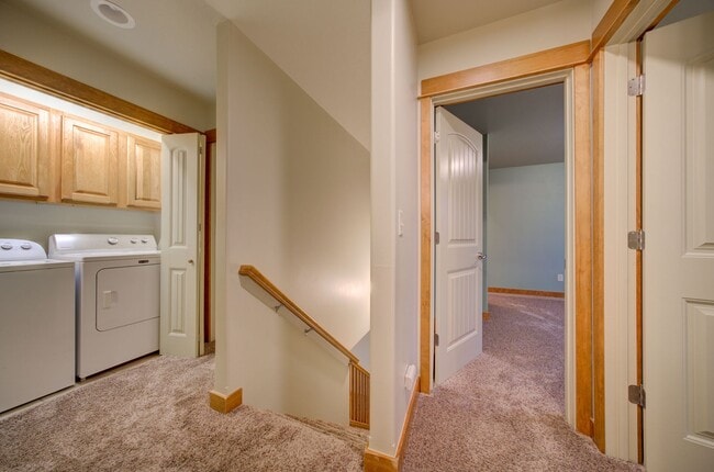 Building Photo - Laurel Glen Condo For Lease