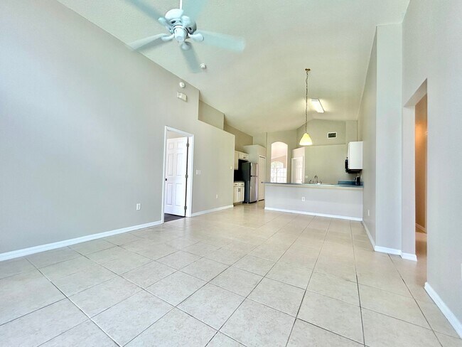 Building Photo - Davenport Gem: 4Bedrooms/ 2Baths pool home!