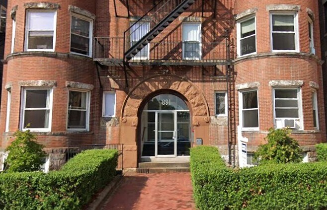 Building Photo - 910 Massachusetts Ave